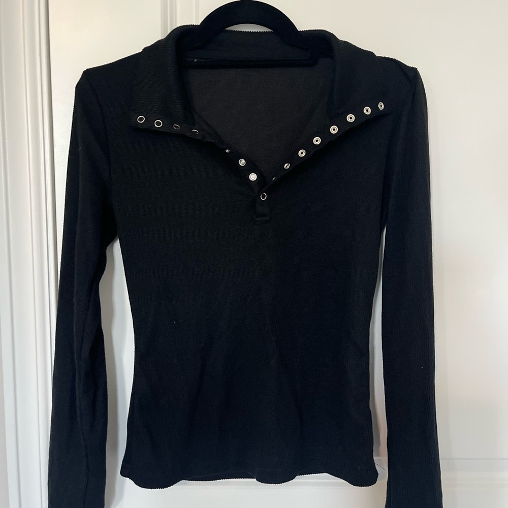 Stylish Black Button-Down Women's Shirt​